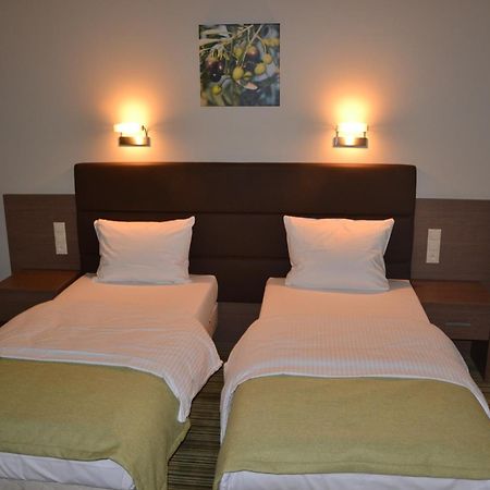 Hotel Pod Debem Tarnów Εξωτερικό φωτογραφία