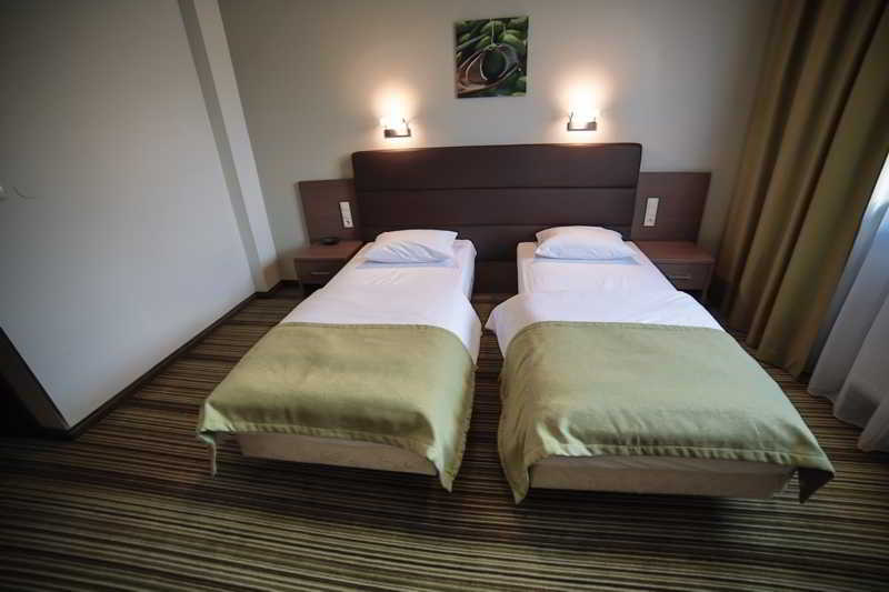 Hotel Pod Debem Tarnów Εξωτερικό φωτογραφία