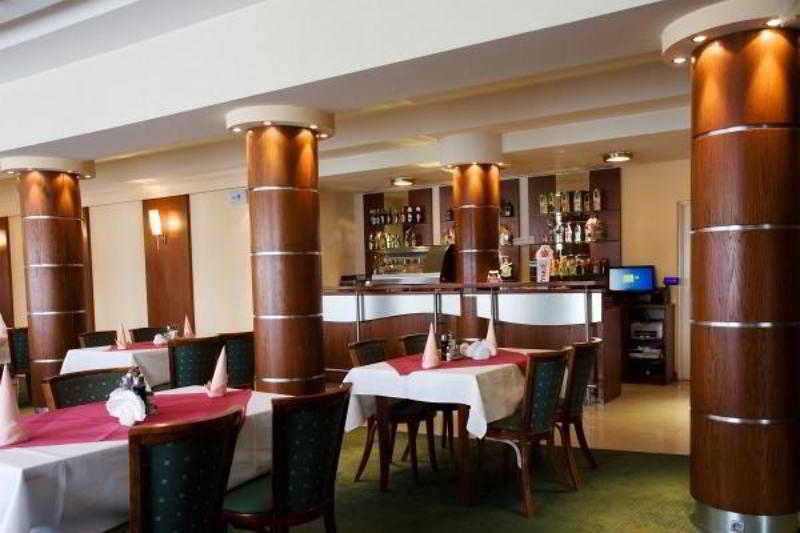Hotel Pod Debem Tarnów Εξωτερικό φωτογραφία
