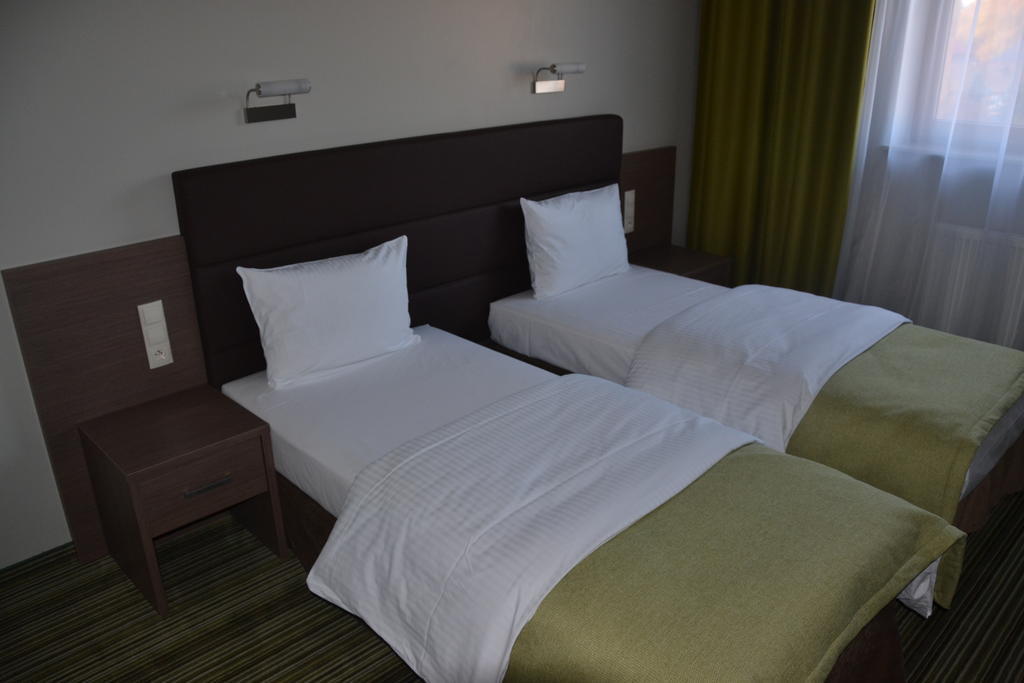 Hotel Pod Debem Tarnów Εξωτερικό φωτογραφία