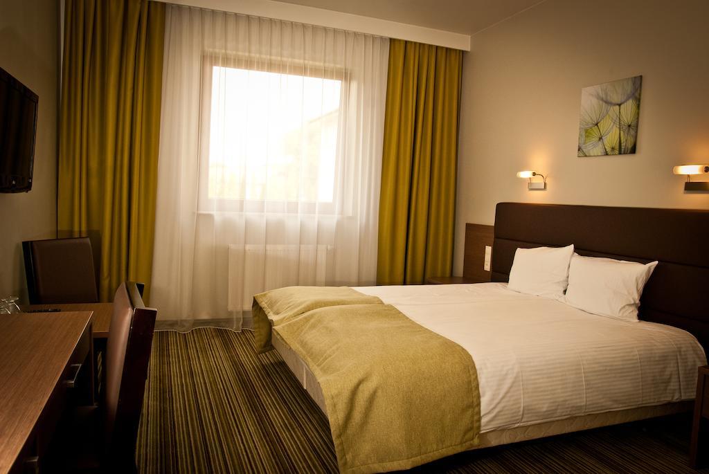 Hotel Pod Debem Tarnów Εξωτερικό φωτογραφία