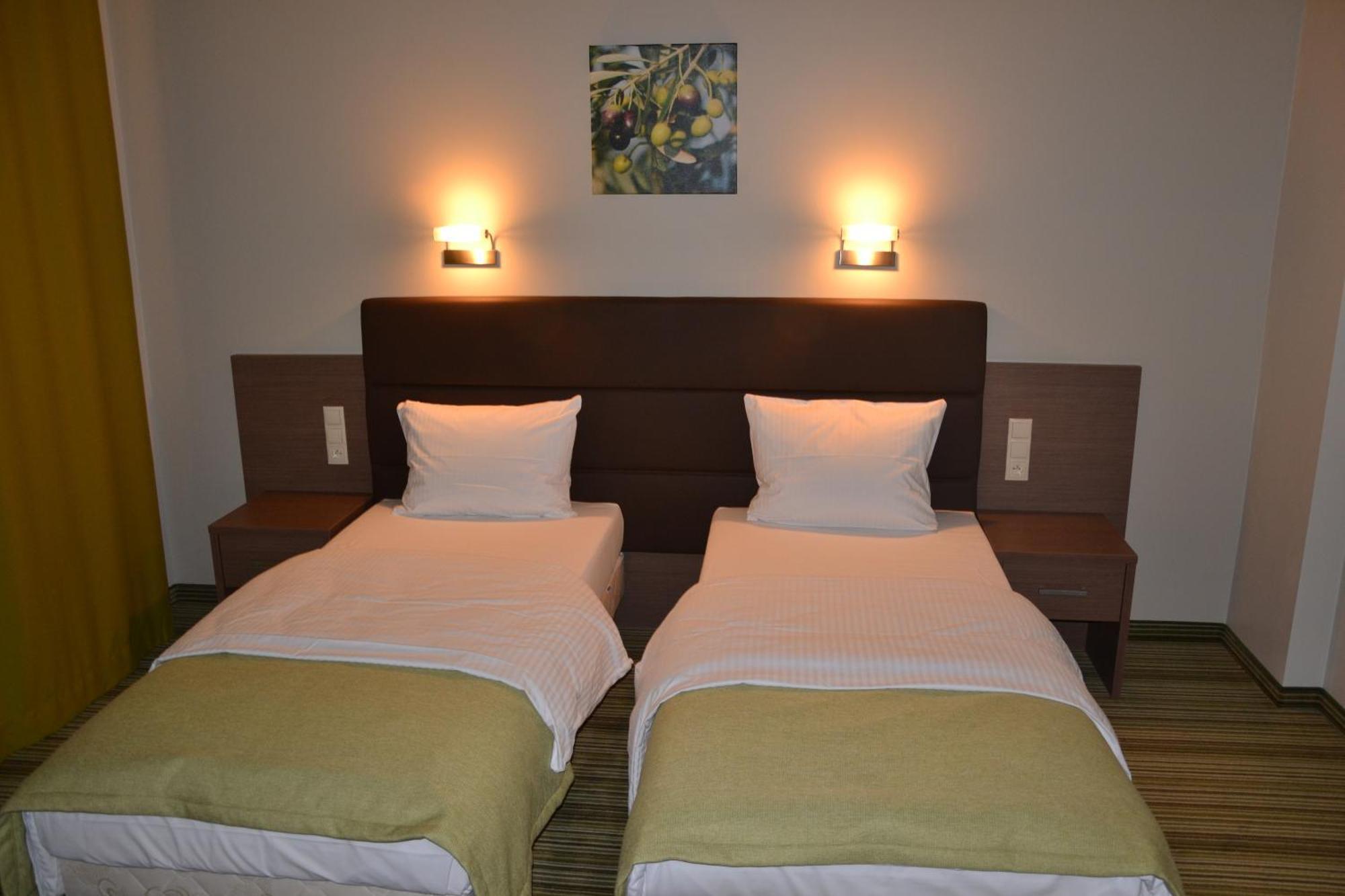 Hotel Pod Debem Tarnów Εξωτερικό φωτογραφία