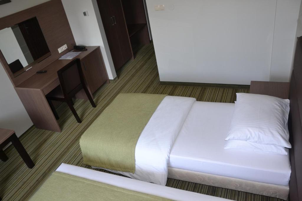 Hotel Pod Debem Tarnów Δωμάτιο φωτογραφία