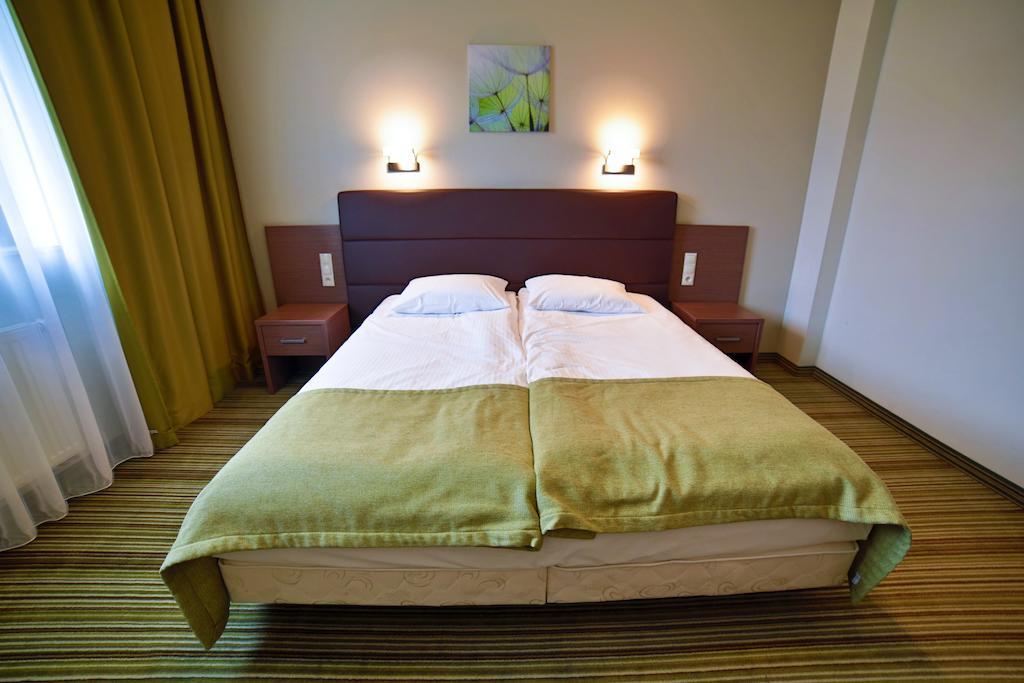 Hotel Pod Debem Tarnów Δωμάτιο φωτογραφία