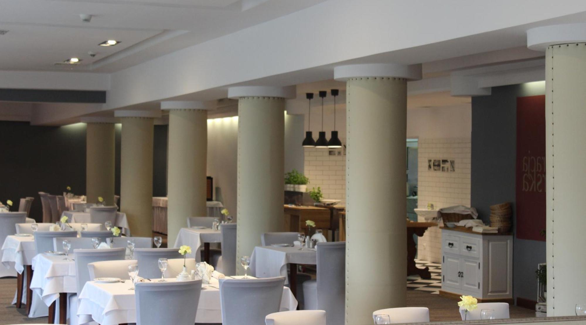 Hotel Pod Debem Tarnów Εξωτερικό φωτογραφία