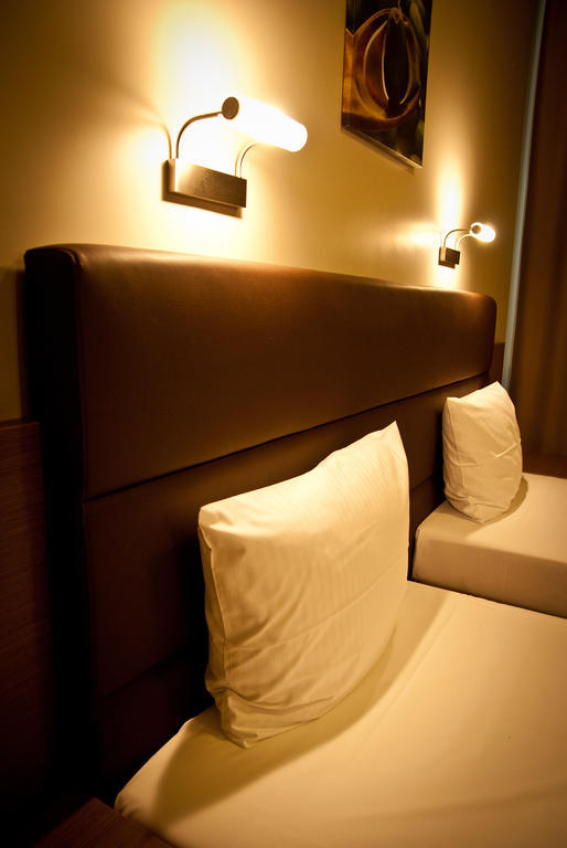 Hotel Pod Debem Tarnów Εξωτερικό φωτογραφία