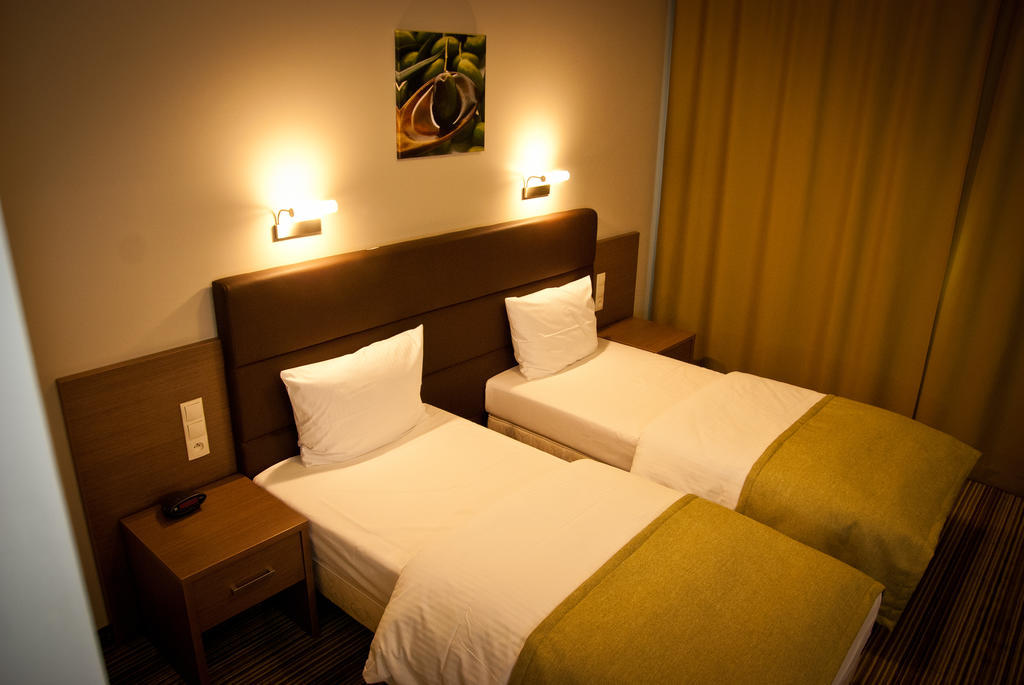 Hotel Pod Debem Tarnów Εξωτερικό φωτογραφία