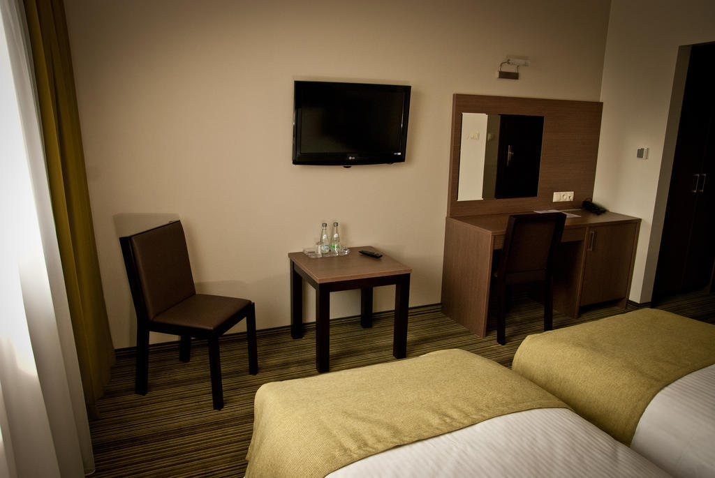 Hotel Pod Debem Tarnów Εξωτερικό φωτογραφία