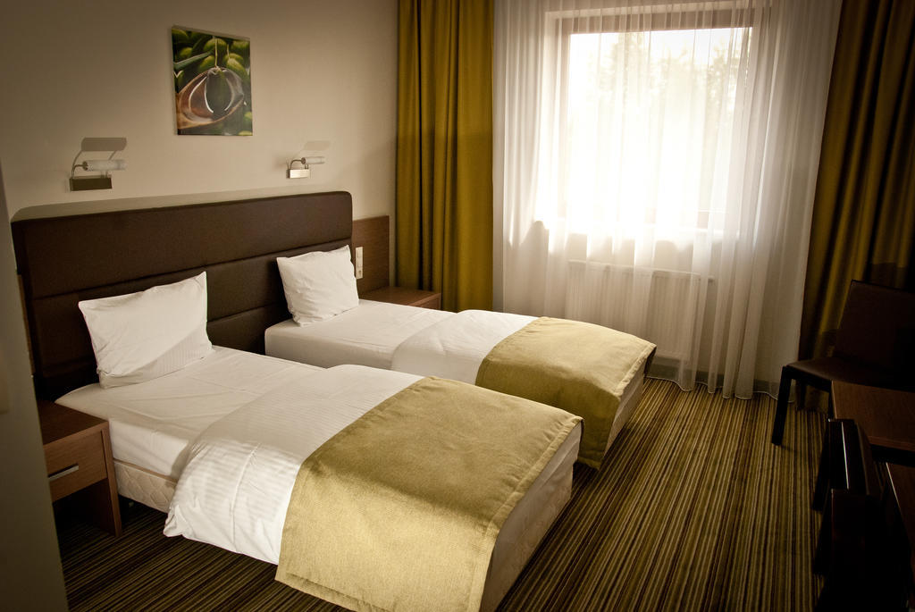 Hotel Pod Debem Tarnów Εξωτερικό φωτογραφία