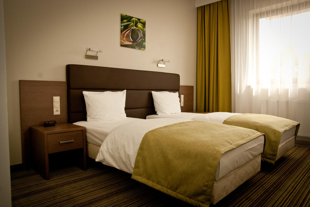 Hotel Pod Debem Tarnów Εξωτερικό φωτογραφία